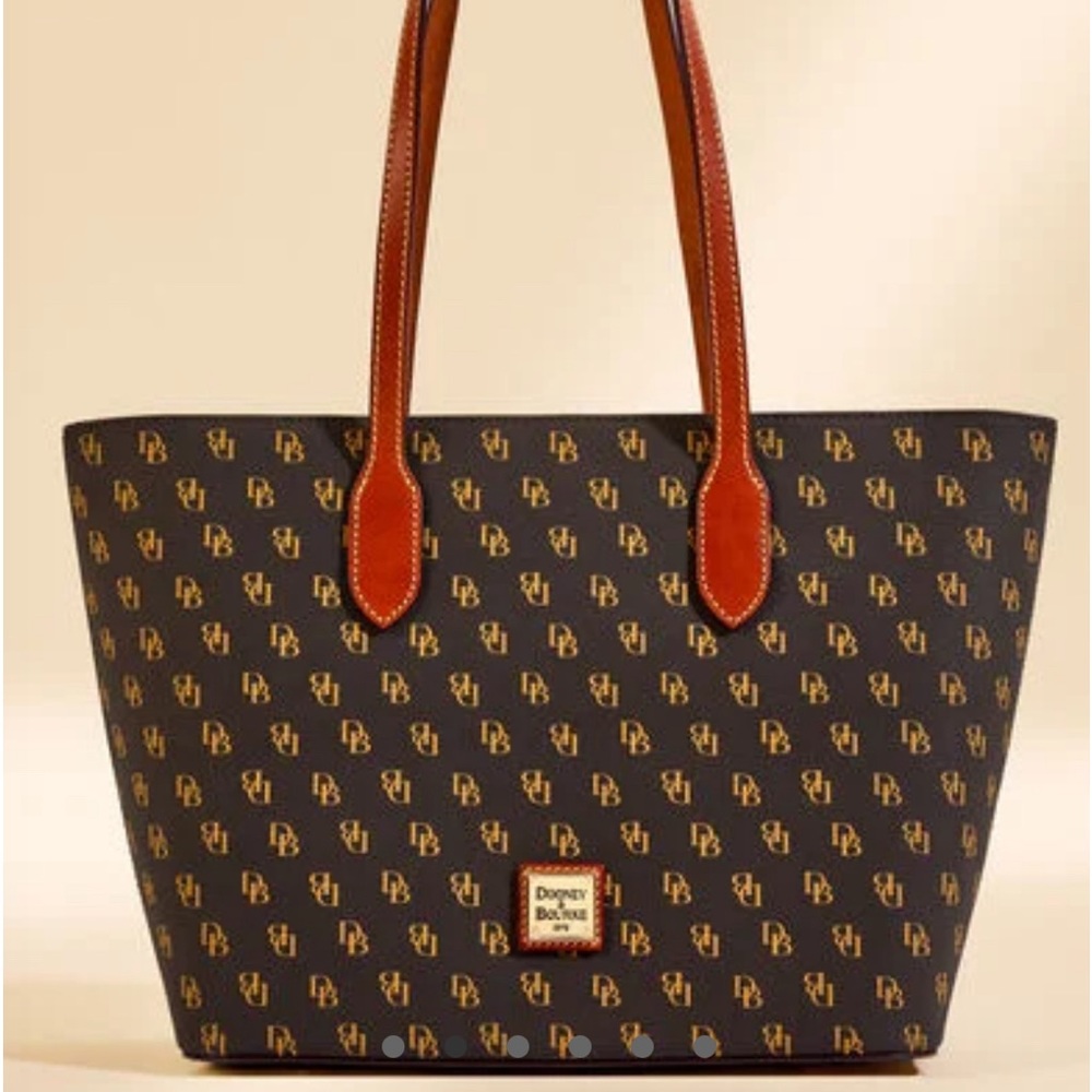 Like new Dooney & Bourke Gretta Tote